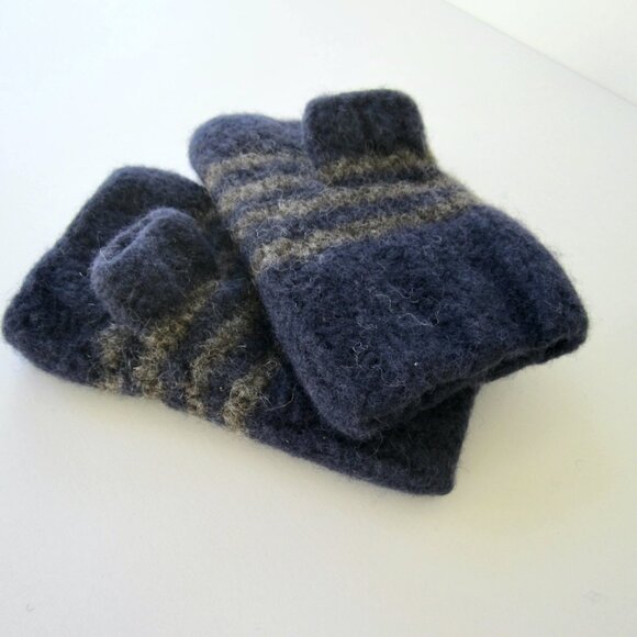 Handmade 🇨🇦 Wool Felt Fingerless Mittens - Blue and Grey Stripes - Picture 6 of 7